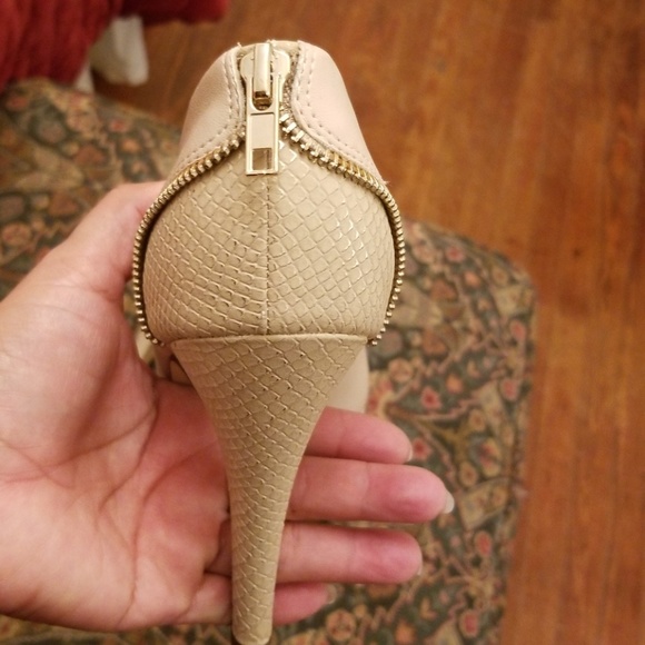 Heels - Picture 2 of 3